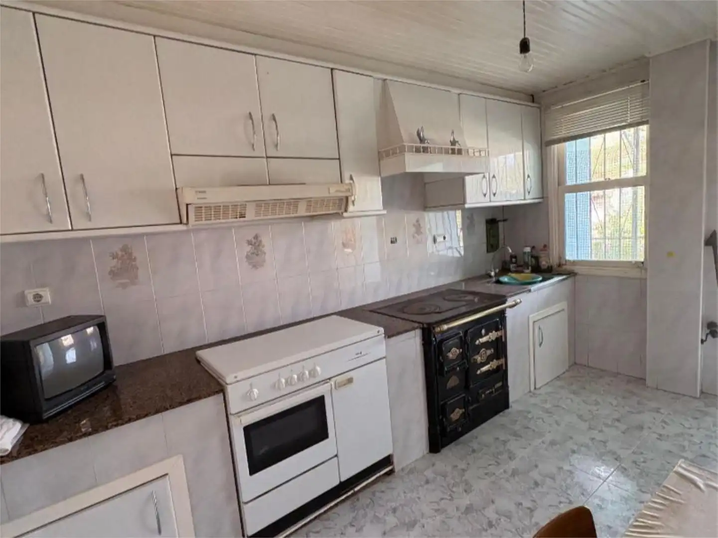 Casa o chalet en venta en Lugar Abelenda, 181, Carballeda de Avia Cocina de Casa o chalet en venta en Carballeda de Avia con Calefacción, Jardín privado y Parquet