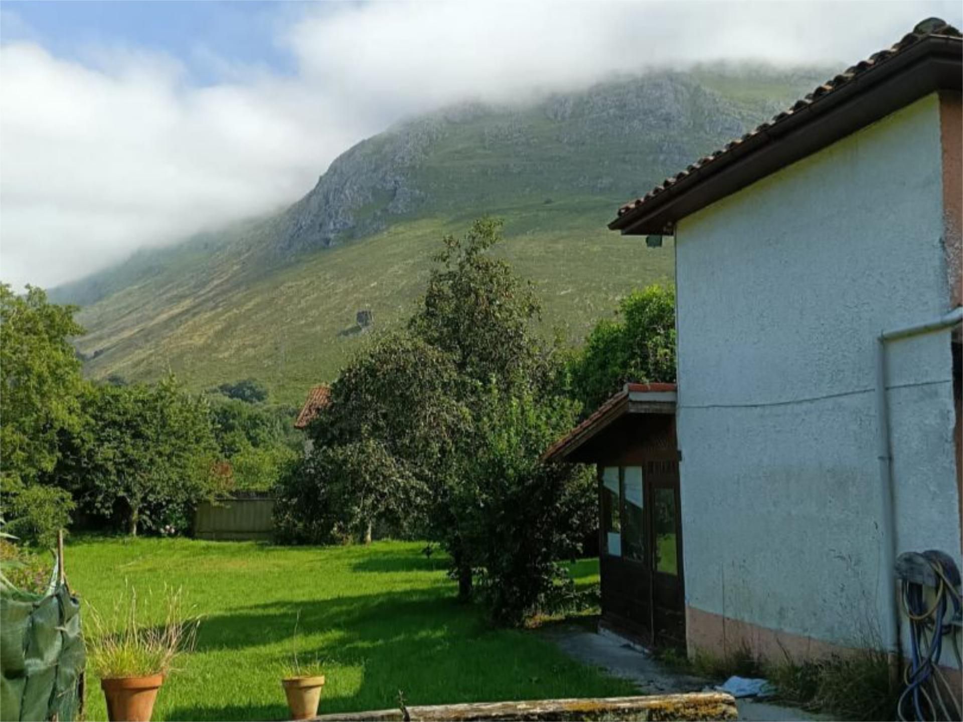 Vista exterior de Casa o xalet en venda en Llanes amb Balcó