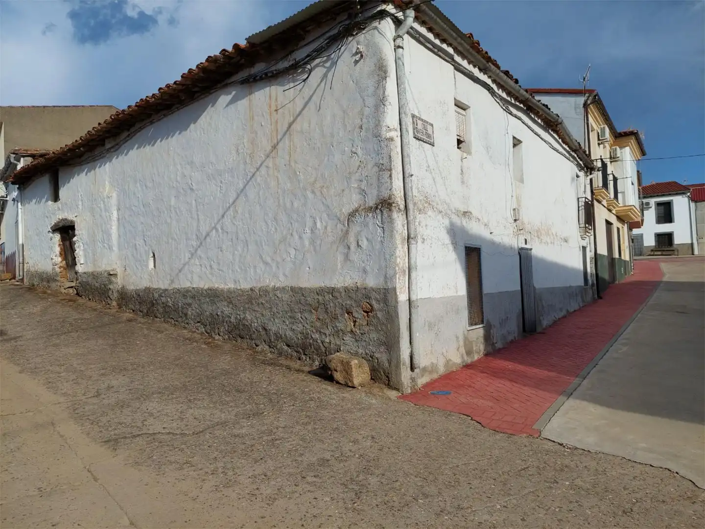 Außenansicht von Einfamilien-Reihenhaus zum Verkauf in Pozuelo de Zarzón mit Balkon