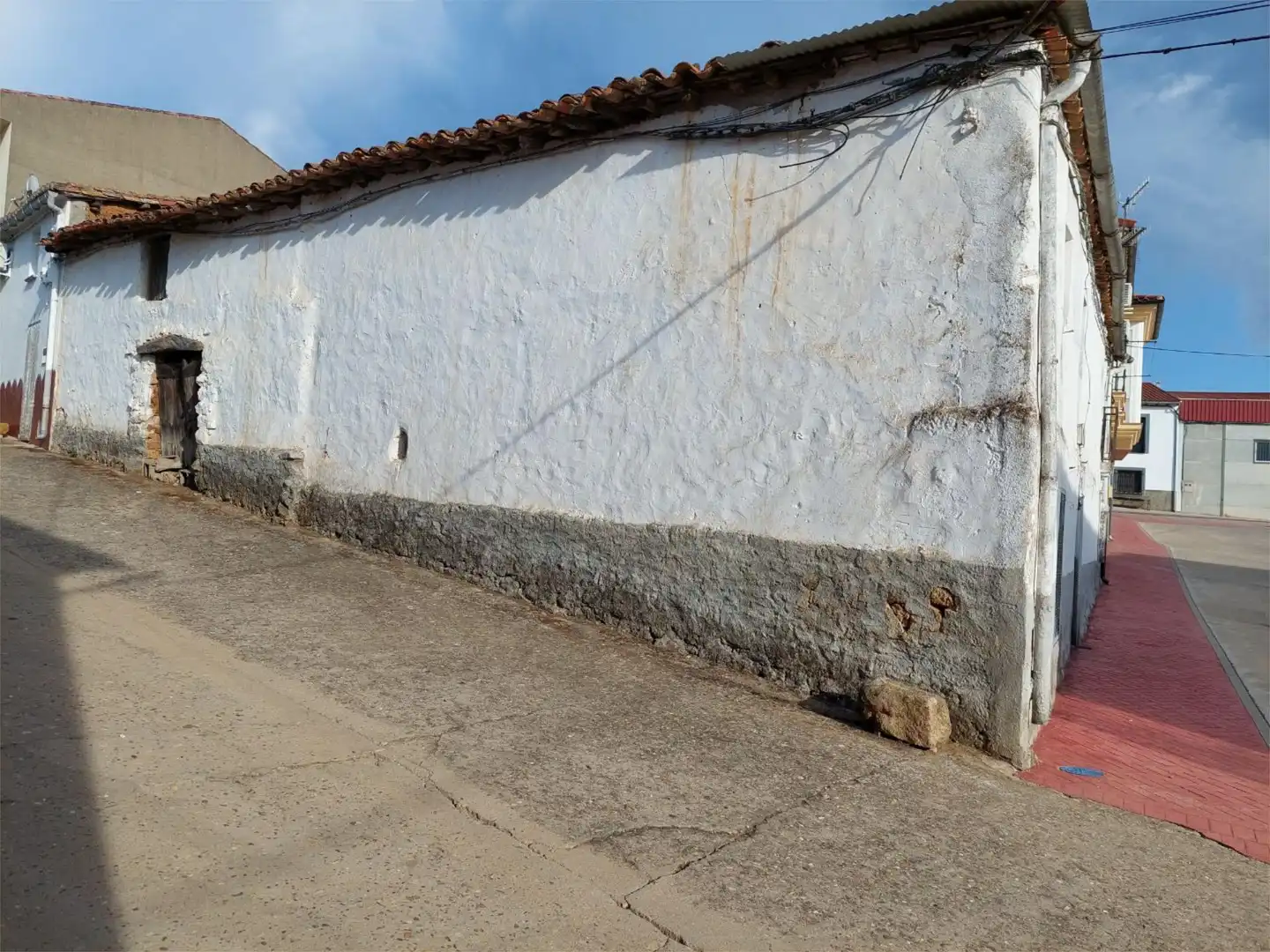 Außenansicht von Einfamilien-Reihenhaus zum Verkauf in Pozuelo de Zarzón mit Balkon