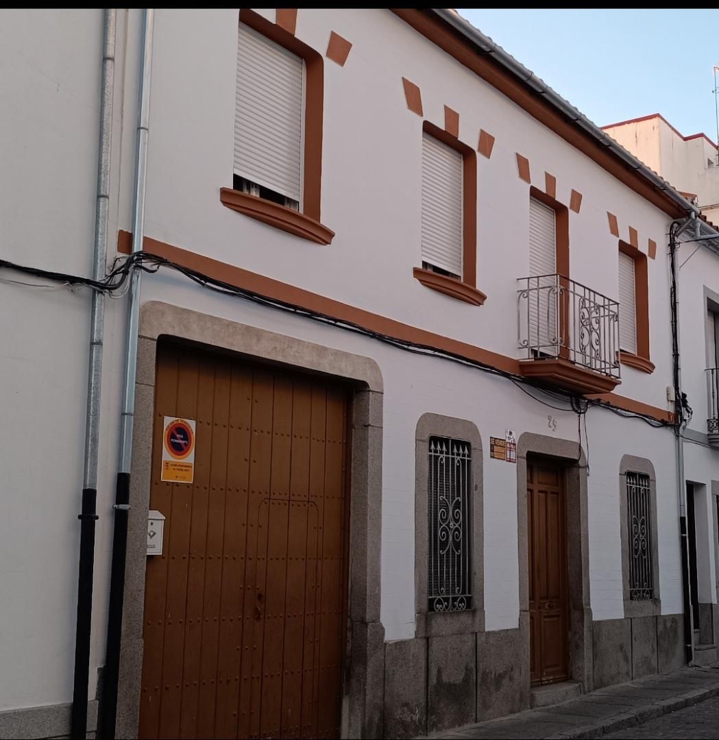 Vista exterior de Casa adosada en venda en Pozoblanco amb Terrassa, Traster i Balcó