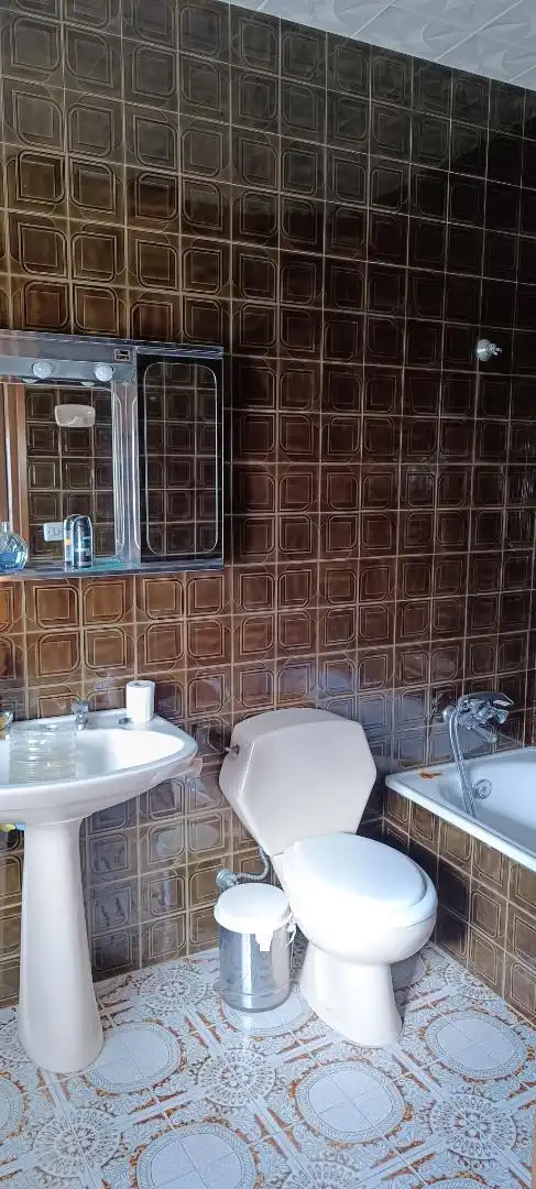 Casa adosada en venta en Calle San Isidro, 31, Pozoblanco Baño de Casa adosada en venta en Pozoblanco con Terraza, Trastero y Balcón