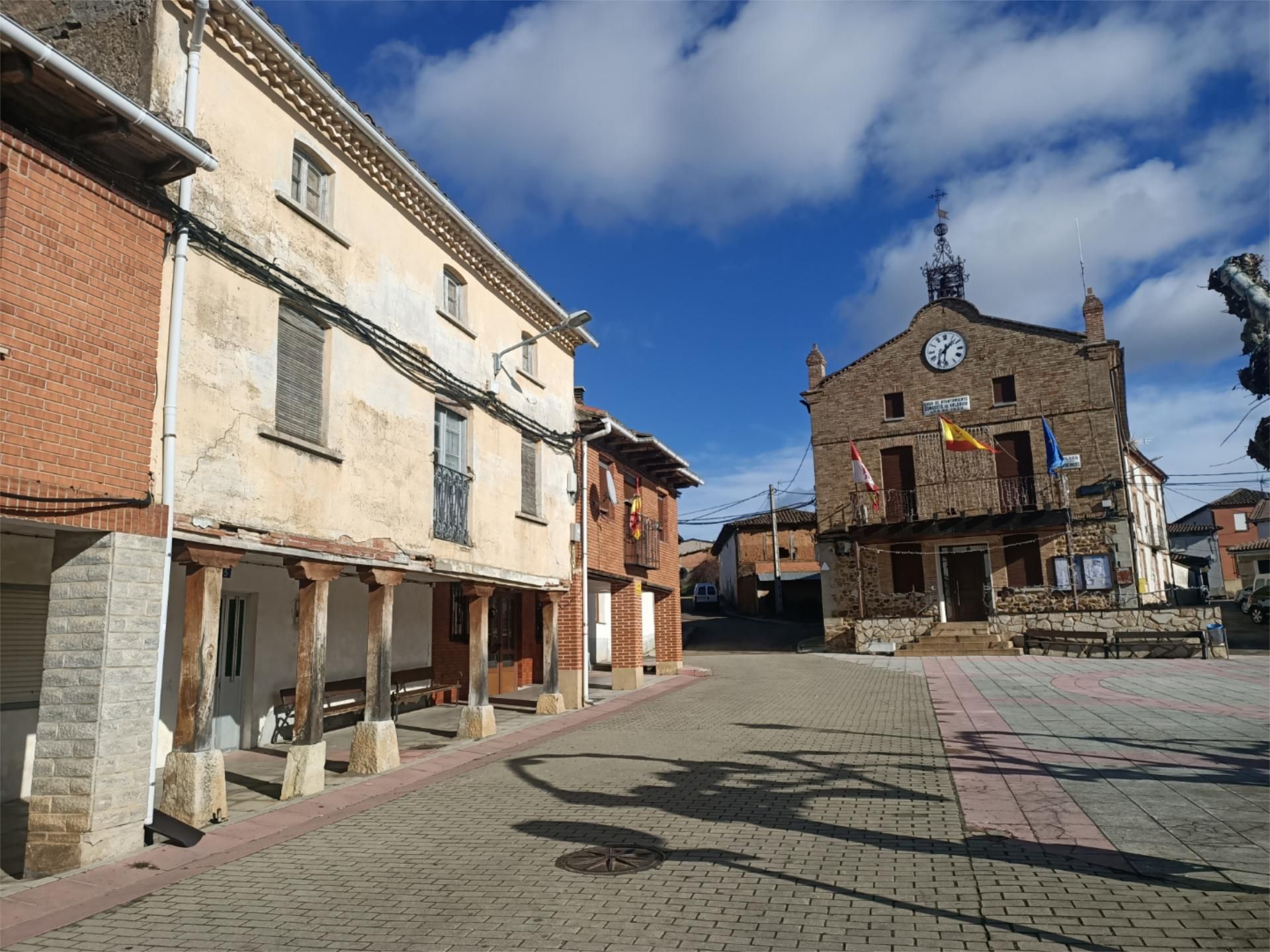 Vista exterior de Casa adosada en venda en Congosto de Valdavia amb Terrassa, Traster i Balcó