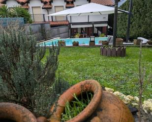 Jardí de Casa o xalet en venda en Los Corrales de Buelna  amb Calefacció, Jardí privat i Parquet