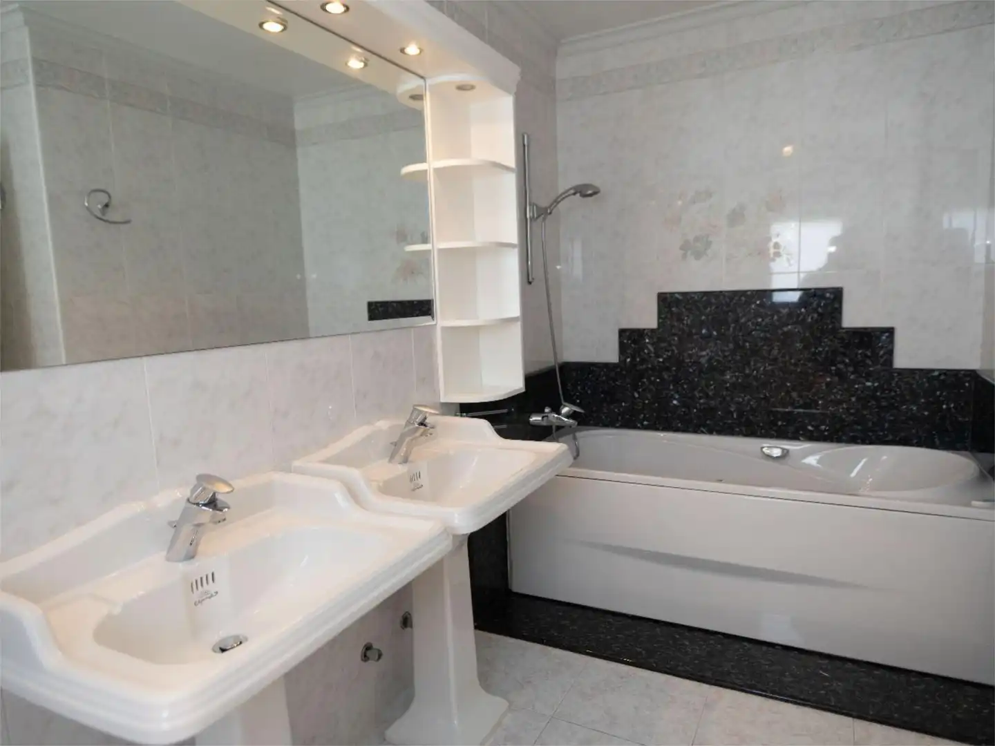 Casa o chalet en venta en Carrer de l'Alzina, 31, El Montgó Baño de Casa o chalet en venta en Dénia con Aire acondicionado, Calefacción y Jardín privado