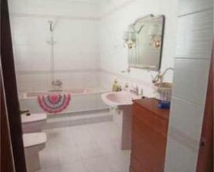 Bathroom of House or chalet for sale in Medina de las Torres