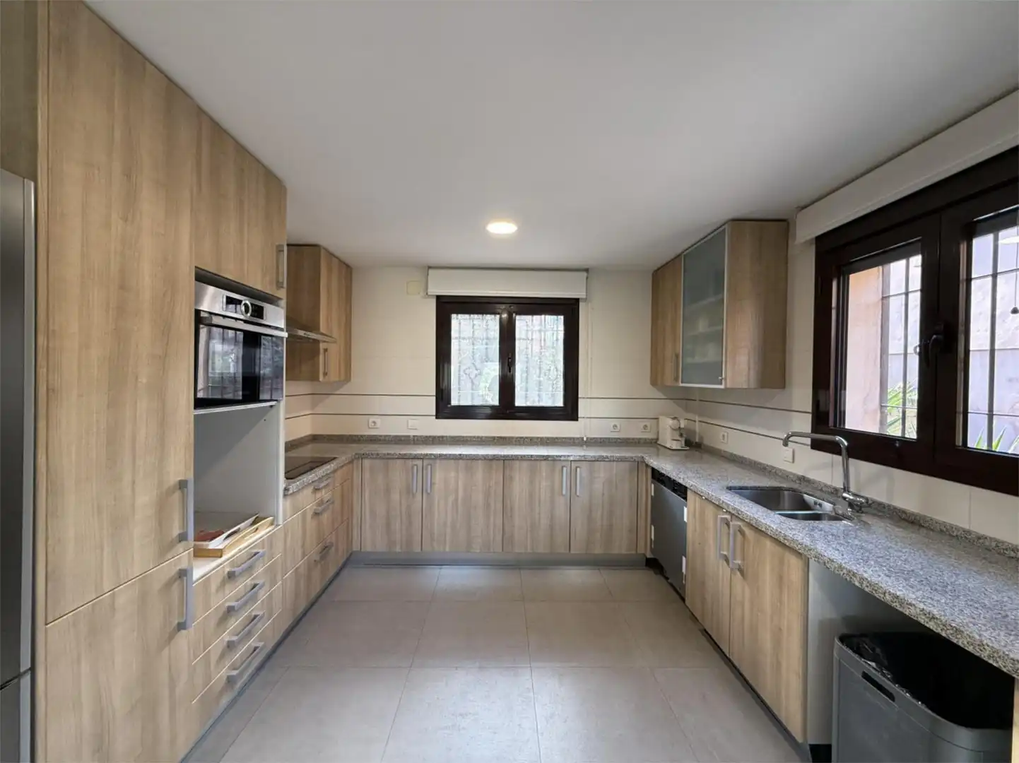 Piso en venta en Terreno Sup, 16, Estepona Golf Cocina de Piso en venta en Estepona con Aire acondicionado, Terraza y Piscina