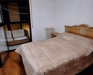 Bedroom of Flat to share in Barañain  with Heating, Private garden and Parquet flooring