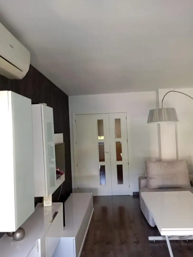 Habitación de Piso en venta en  Jaén Capital con Terraza, Piscina y Balcón
