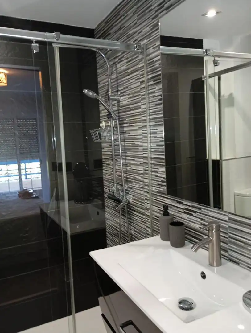 Baño de Piso en venta en  Jaén Capital con Terraza, Piscina y Balcón