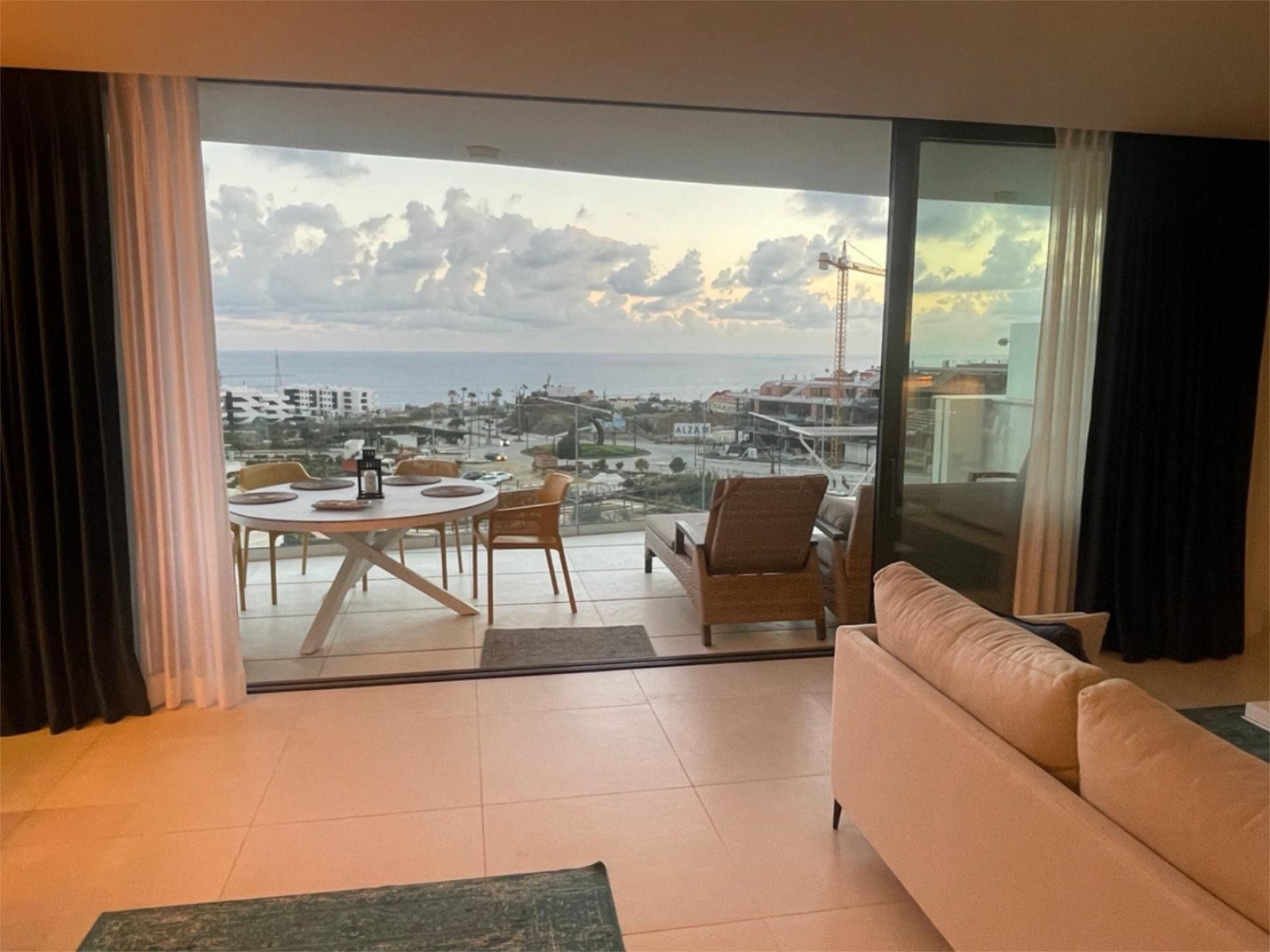 Vista exterior de Apartament en venda en Fuengirola amb Aire condicionat, Terrassa i Piscina