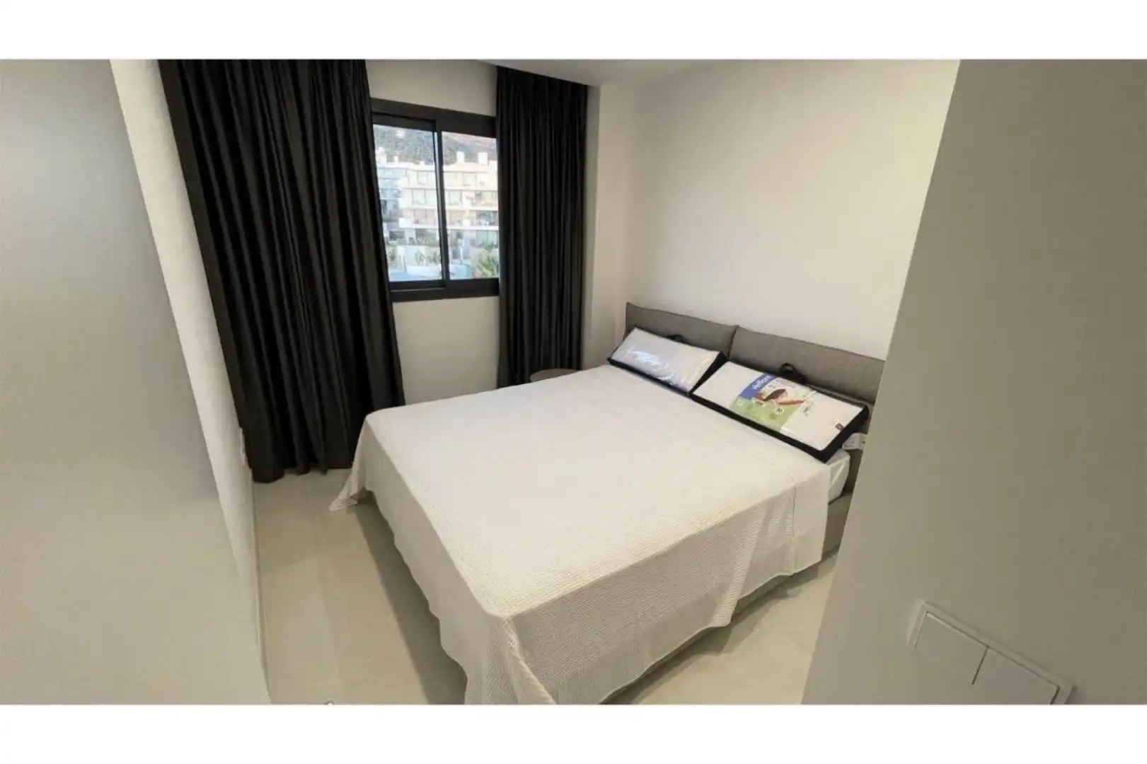 Apartament en venda a Avenida 8 de Marzo, 32, El Higuerón Dormitori de Apartament en venda en Fuengirola amb Aire condicionat, Terrassa i Piscina