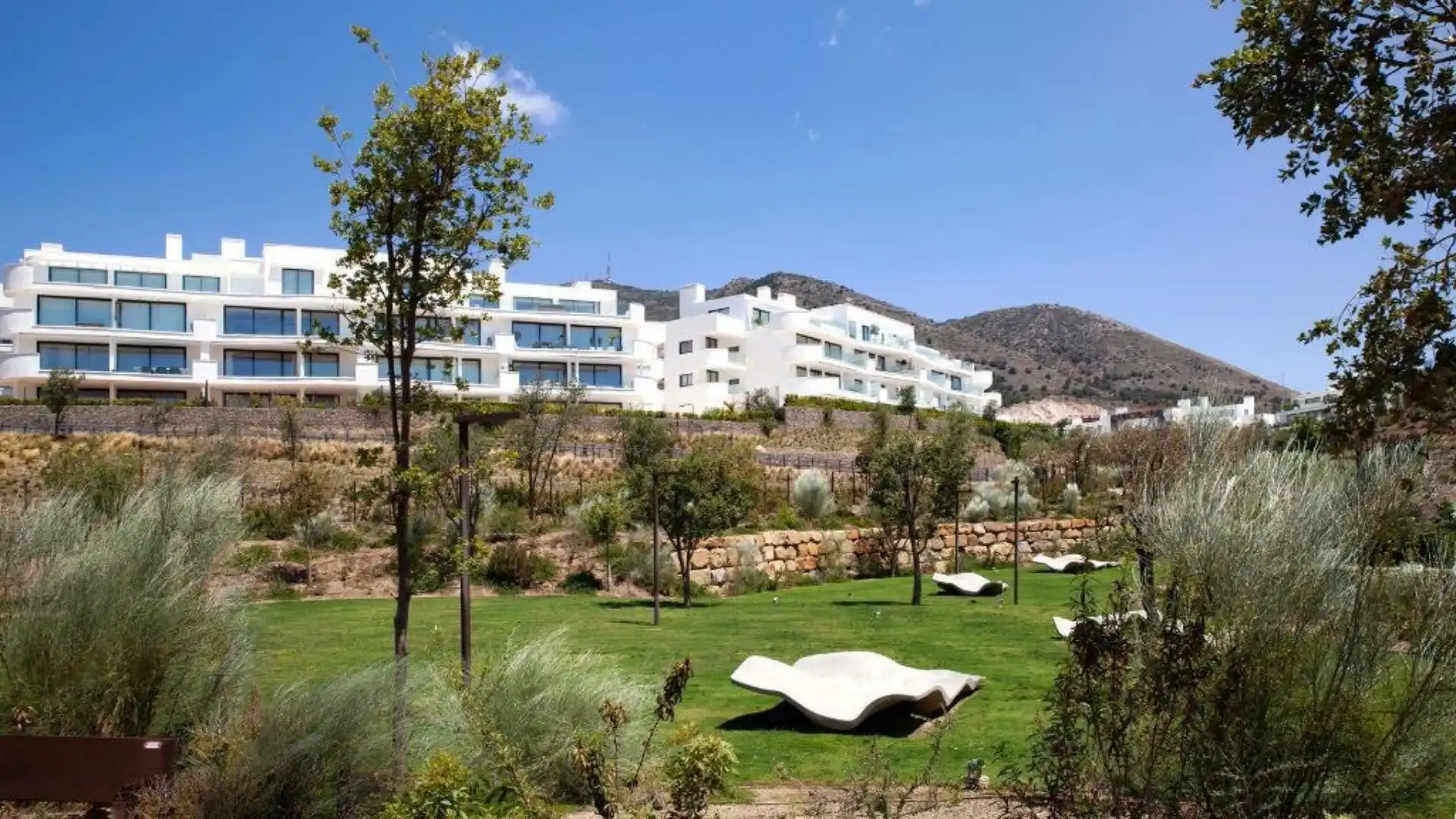 Apartament en venda a Avenida 8 de Marzo, 32, El Higuerón Jardí de Apartament en venda en Fuengirola amb Aire condicionat, Terrassa i Piscina