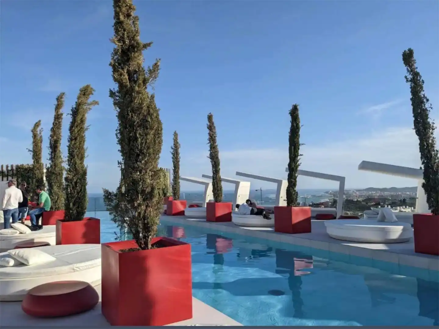 Apartament en venda a Avenida 8 de Marzo, 32, El Higuerón Piscina de Apartament en venda en Fuengirola amb Aire condicionat, Terrassa i Piscina