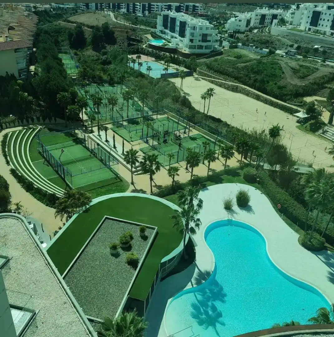 Apartament en venda a Avenida 8 de Marzo, 32, El Higuerón Piscina de Apartament en venda en Fuengirola amb Aire condicionat, Terrassa i Piscina