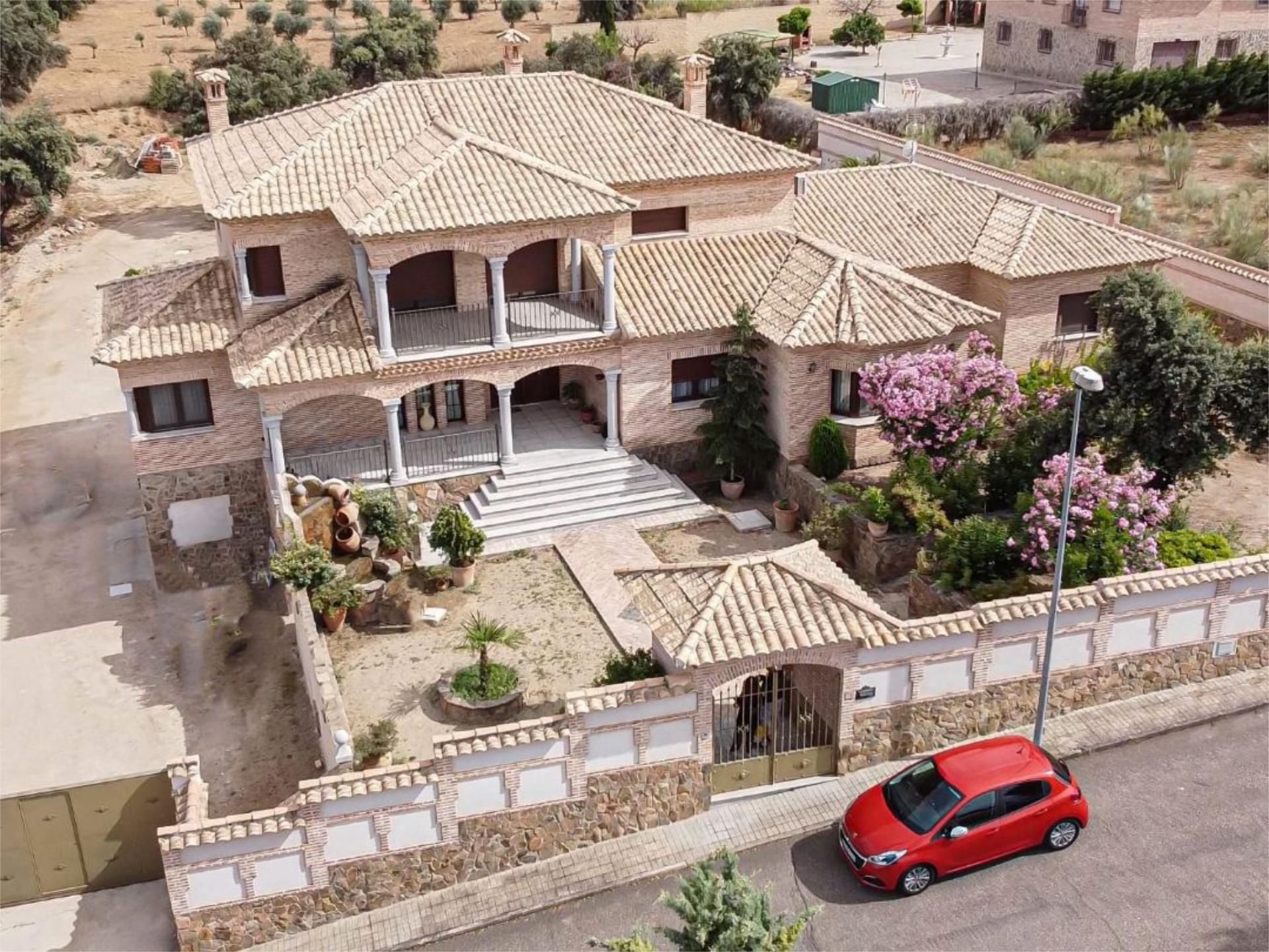 Vista exterior de Casa o xalet de lloguer en  Toledo Capital amb Aire condicionat, Calefacció i Jardí privat