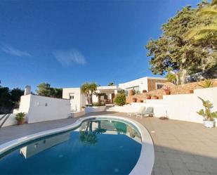 Vista exterior de Casa o xalet de lloguer en Sant Josep de sa Talaia amb Aire condicionat, Terrassa i Piscina