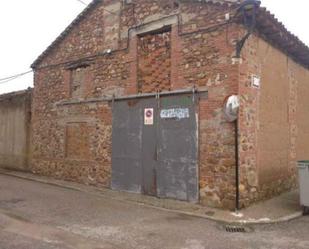 Vista exterior de Casa o xalet en venda en Casa de Uceda amb Jardí privat