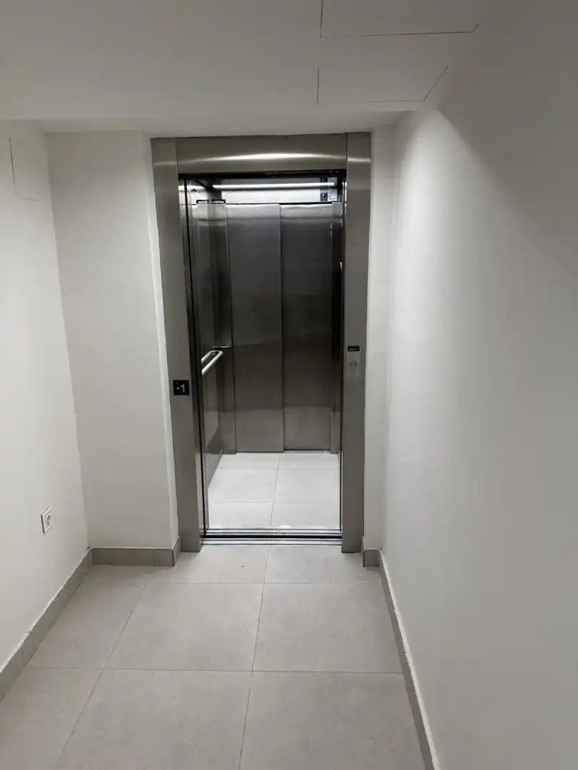 Garage for rent in Calle de Arturo Soria, Costillares Garage for rent in Madrid