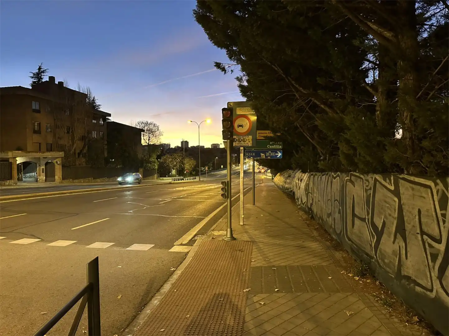 Garage for rent in Calle de Arturo Soria, Costillares Exterior view of Garage for rent in Madrid