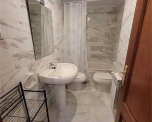 Bathroom of Flat for sale in Oviedo   with Heating and Furnished