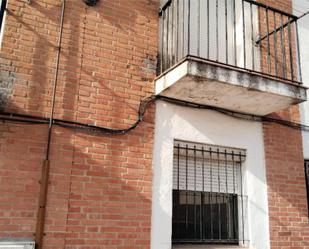 Vista exterior de Casa adosada en venda en Villaluenga de la Sagra amb Balcó