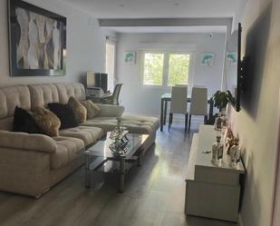 Living room of Flat to share in Alcalá de Henares  with Parquet flooring, Furnished and Oven