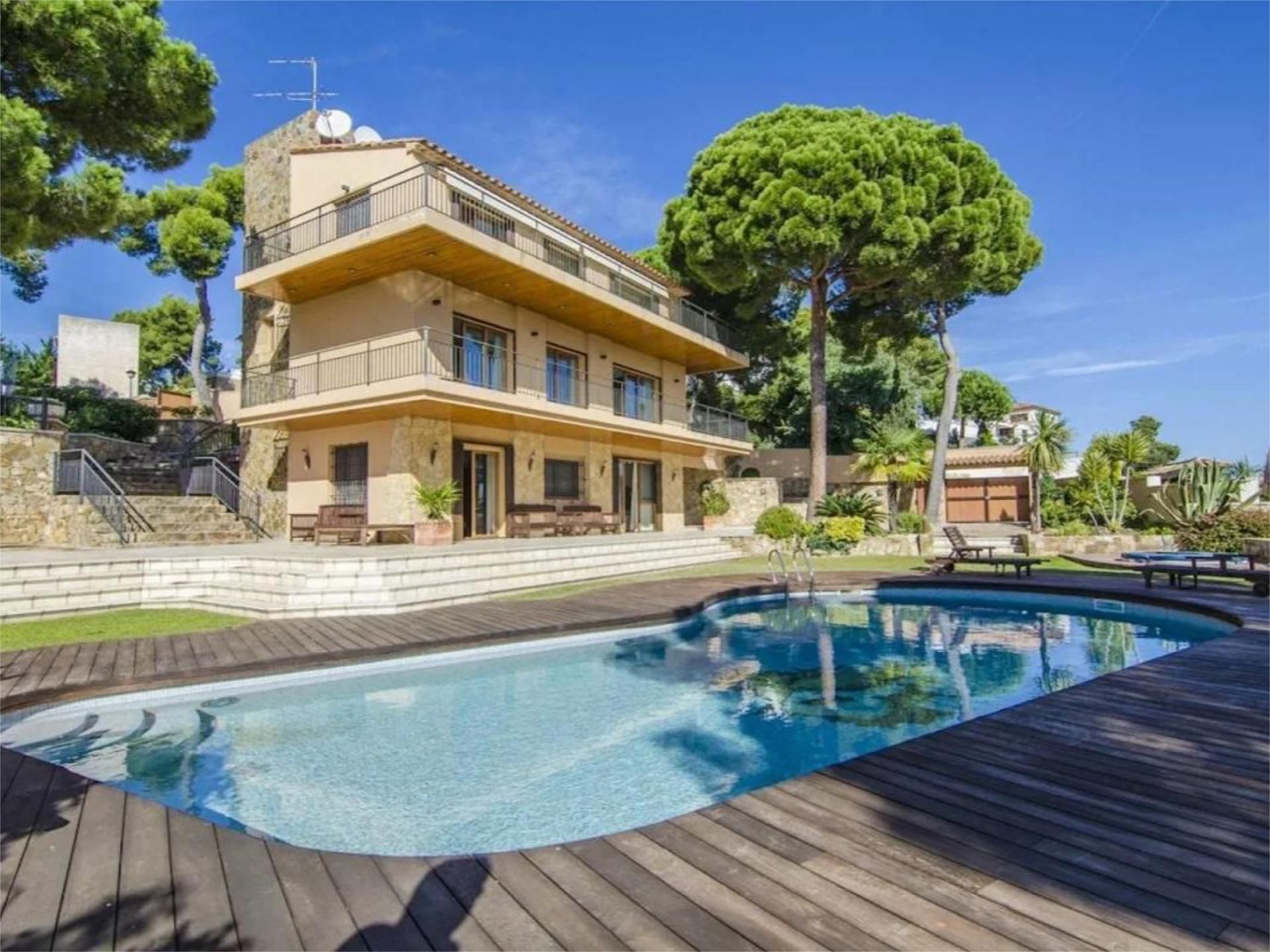 Vista exterior de Casa o xalet de lloguer en Calonge amb Aire condicionat, Terrassa i Piscina