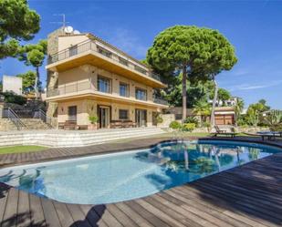 Vista exterior de Casa o xalet de lloguer en Calonge amb Aire condicionat, Terrassa i Piscina