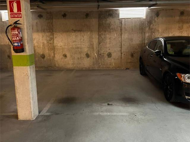 Garaje en Alquiler en Avenida de Castilla y León, 15 en Primera Fase - Nuevo Tres Cantos