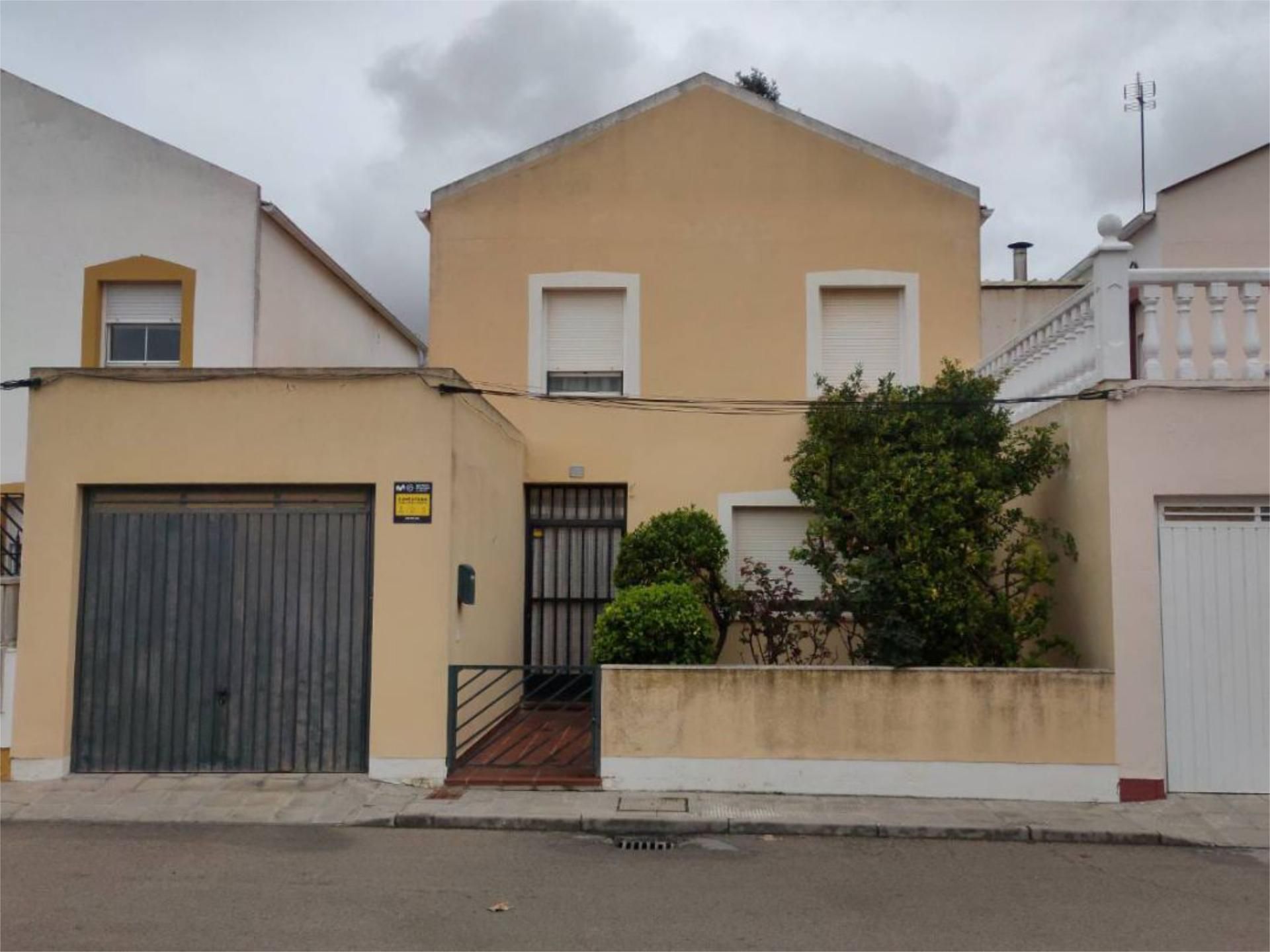 Vista exterior de Casa o xalet en venda en Pedro Muñoz amb Calefacció, Jardí privat i Terrassa