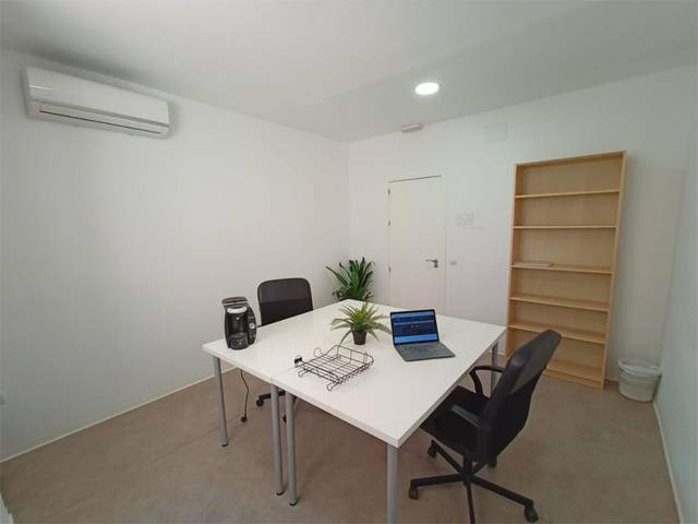 Oficina en Alquiler en Plaza Poeta Alfonso Canales en Ensanche Centro - Puerto