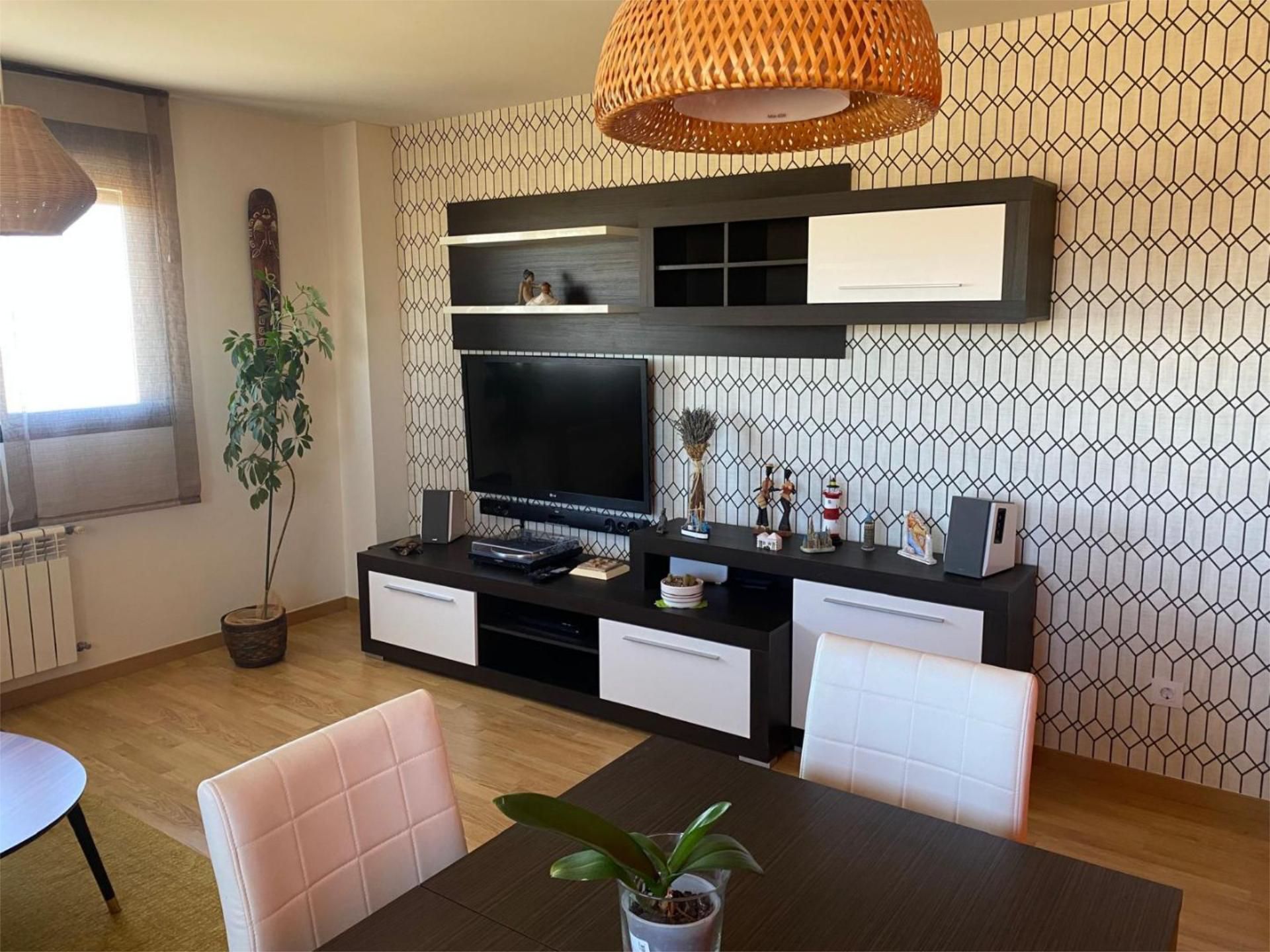 Sala d'estar de Pis en venda en Morales del Vino amb Calefacció, Jardí privat i Parquet