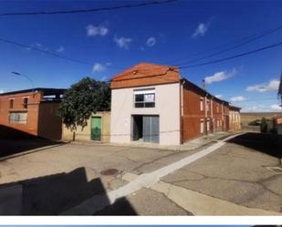 Vista exterior de Planta baixa en venda en Castilfalé amb Calefacció