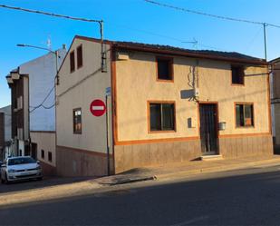 Vista exterior de Casa o xalet en venda en Íscar amb Terrassa