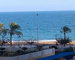 Vista exterior de Apartament en venda en Benicasim / Benicàssim amb Aire condicionat, Terrassa i Piscina