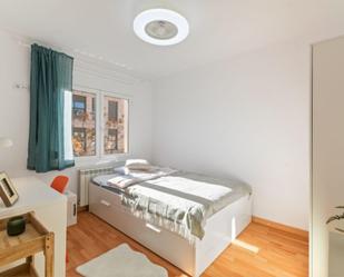 Flat to share in Carrer de Brutau, 185, Sol i Padris - Sant Oleguer