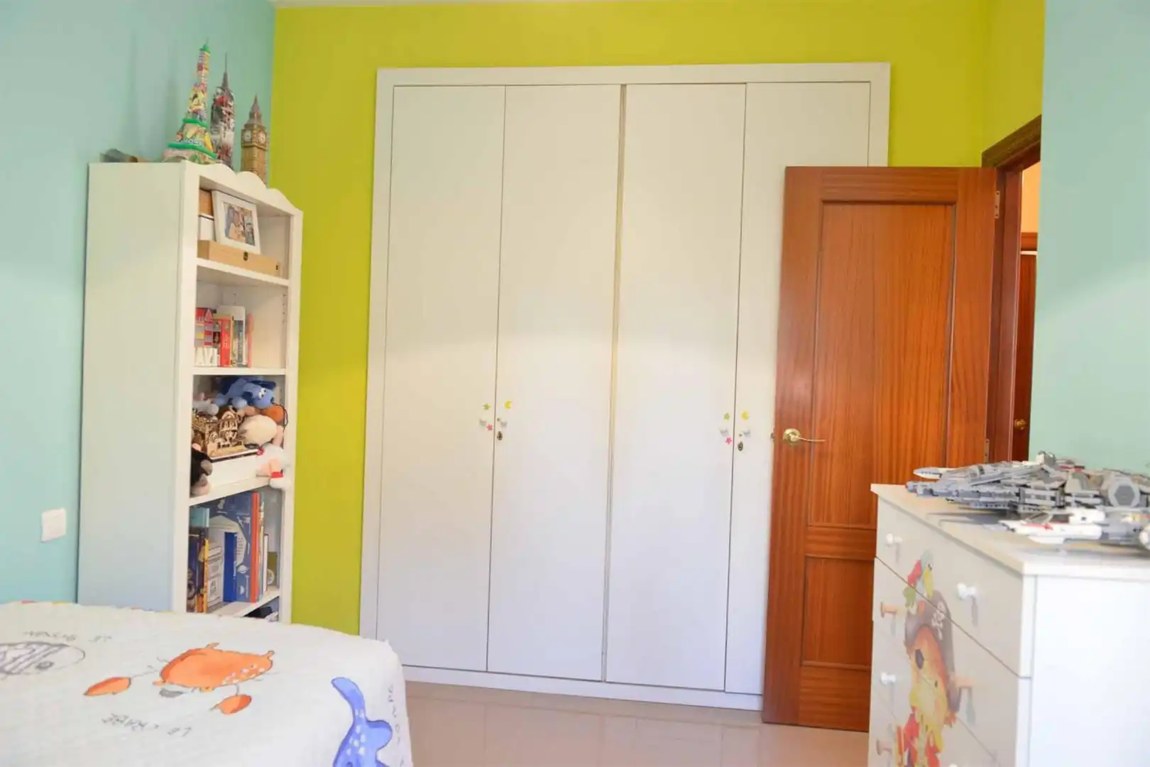 Casa o chalet en venta en Calle Carmen de Burgos Colom, 5, Barrio Bajo Habitación de Casa o chalet en venta en San Juan de Aznalfarache con Aire acondicionado, Calefacción y Terraza