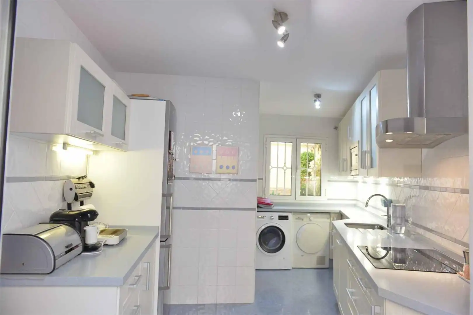 Casa o chalet en venta en Calle Carmen de Burgos Colom, 5, Barrio Bajo Cocina de Casa o chalet en venta en San Juan de Aznalfarache con Aire acondicionado, Calefacción y Terraza