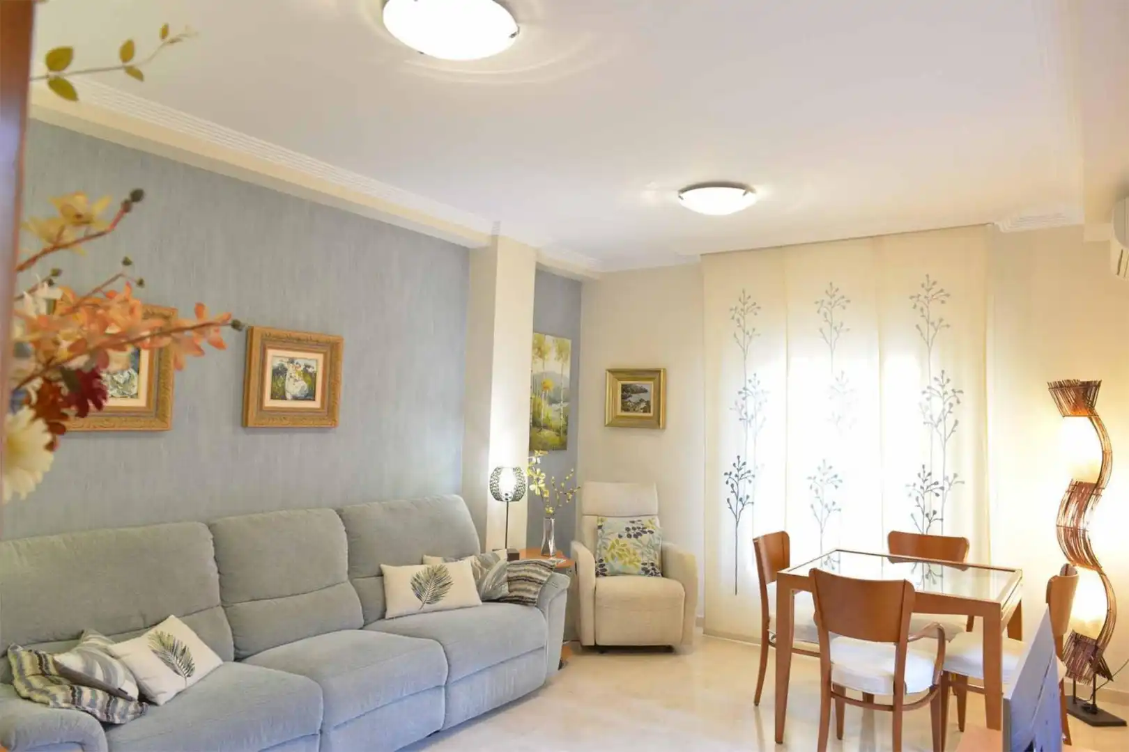 Casa o chalet en venta en Calle Carmen de Burgos Colom, 5, Barrio Bajo Sala de estar de Casa o chalet en venta en San Juan de Aznalfarache con Aire acondicionado, Calefacción y Terraza