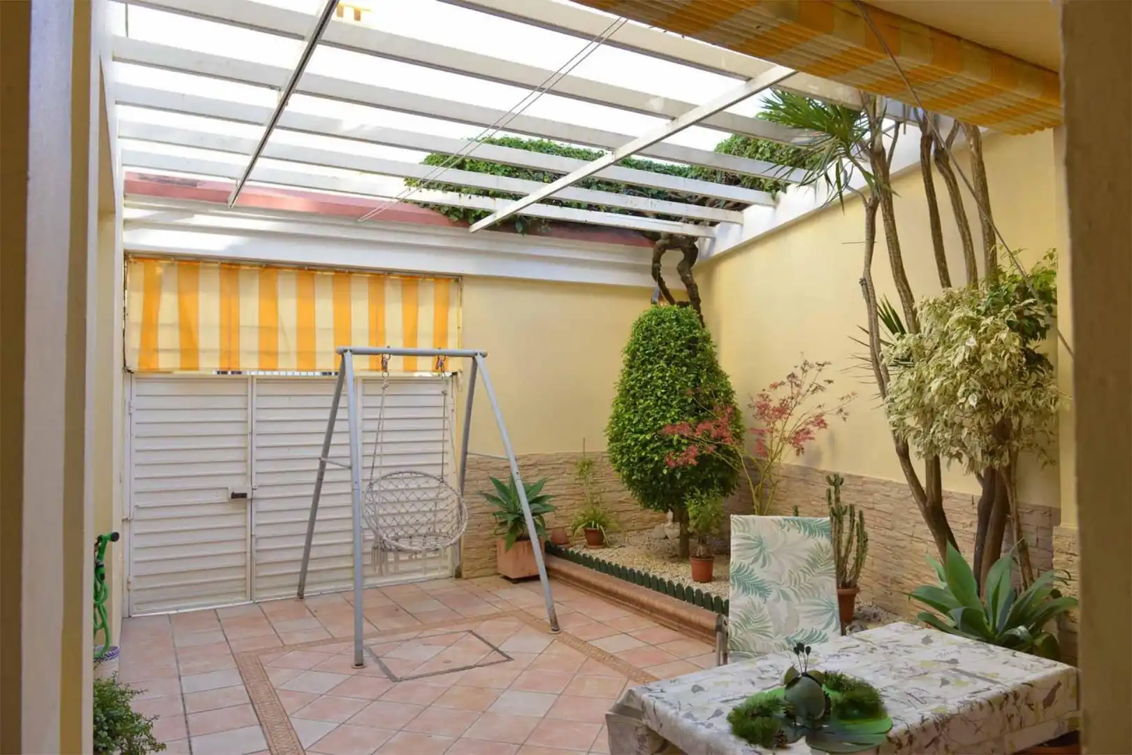 Casa o chalet en venta en Calle Carmen de Burgos Colom, 5, Barrio Bajo Terraza de Casa o chalet en venta en San Juan de Aznalfarache con Aire acondicionado, Calefacción y Terraza
