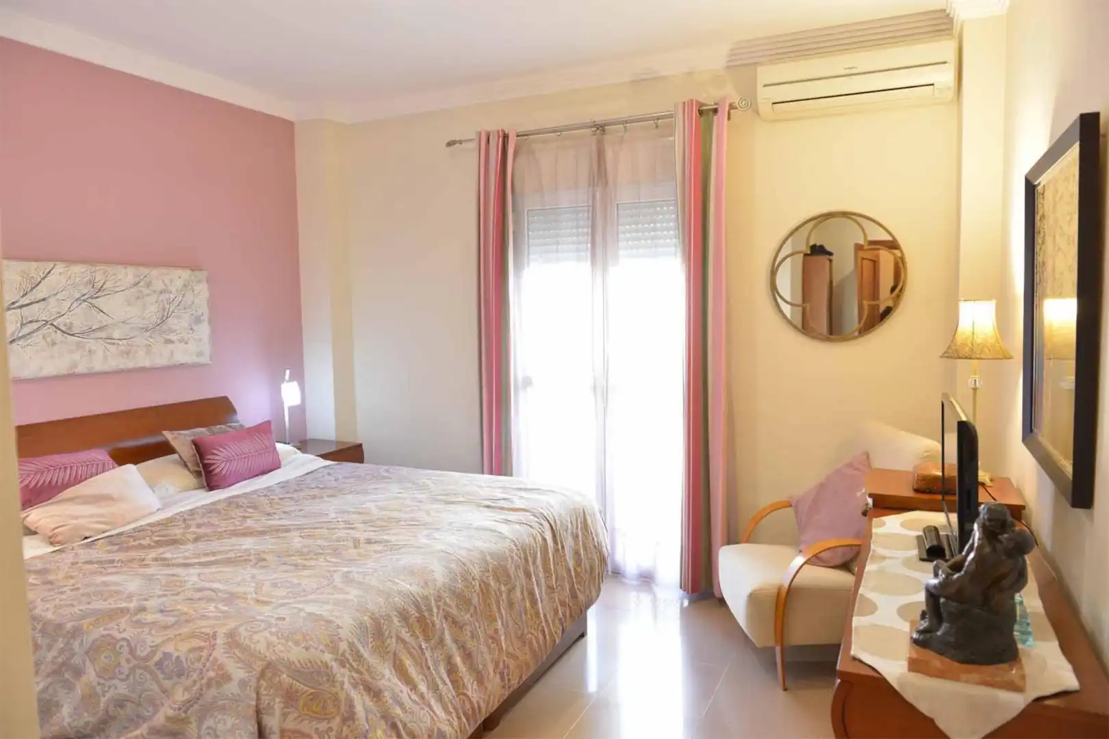 Casa o chalet en venta en Calle Carmen de Burgos Colom, 5, Barrio Bajo Habitación de Casa o chalet en venta en San Juan de Aznalfarache con Aire acondicionado, Calefacción y Terraza