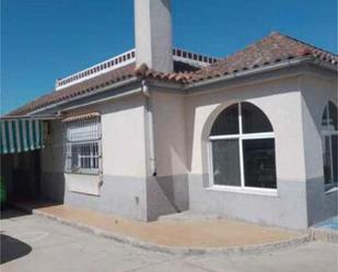 Vista exterior de Casa o xalet en venda en El Puerto de Santa María amb Traster