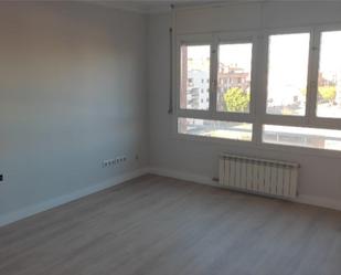 Bedroom of Flat to rent in  Lleida Capital  with Air Conditioner, Heating and Parquet flooring