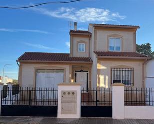 Exterior view of Single-family semi-detached for sale in Casas de Haro  with Air Conditioner, Heating and Private garden