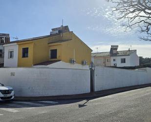 Vista exterior de Casa adosada en venda en Los Barrios amb Aire condicionat