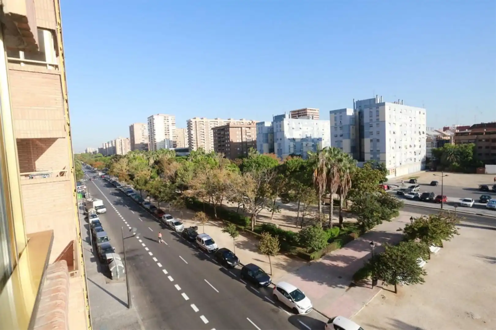 Exterior view of Apartments for rent in  Valencia Capital  with Air Conditioner