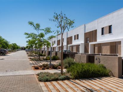 Vista exterior de Casa o xalet en venda en  Sevilla Capital amb Terrassa