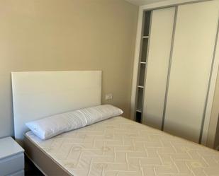 Bedroom of Flat to rent in Santiago de Compostela   with Heating, Parquet flooring and Furnished