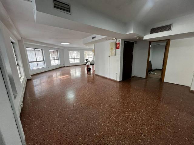 Oficina en Venta en Calle Segura, 28 en Mercado